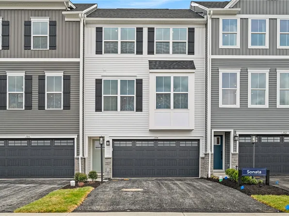 104 Scenic Ridge Dr, Robinson Township, PA 15205