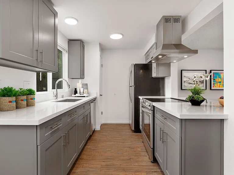Townhomes at Melody Hill - Beautifully Renovated Townhomes — Photo 11