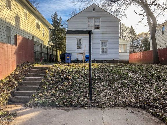 3rd image of 1011 Dickinson St SE