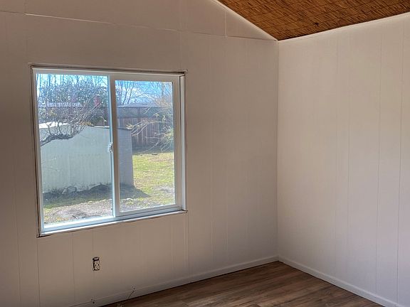 3rd image of 211 Plateau Ave
