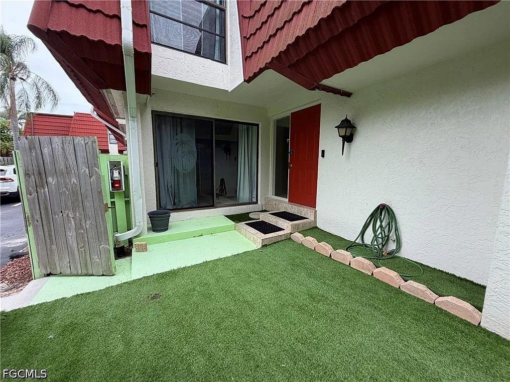 3 bed, 2.5 bath, 1608 sqft, $2,150 — Photo 2