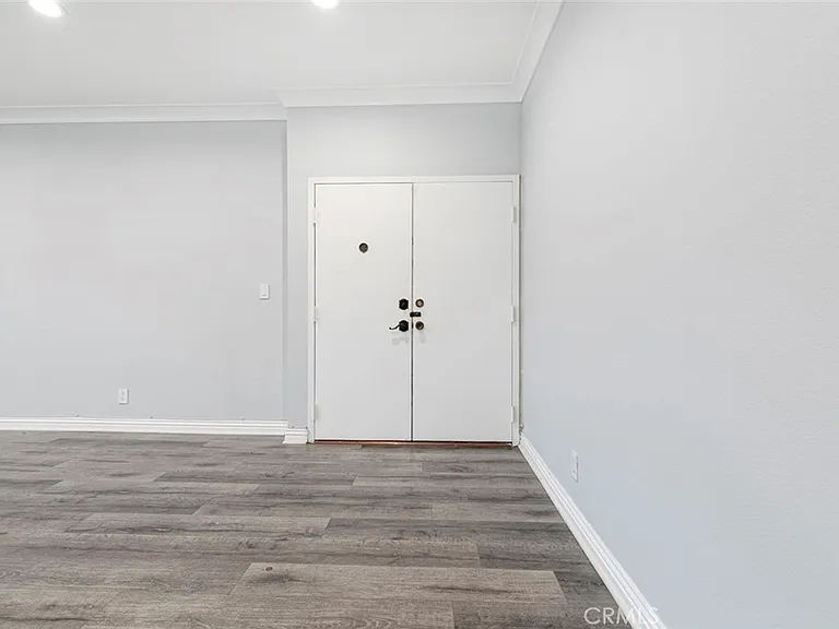 234 N Kenwood St — Photo 5