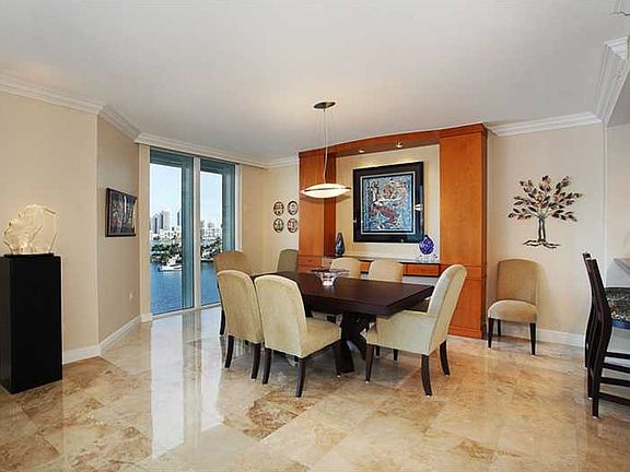 4th image of 3201 NE 183rd St APT 902