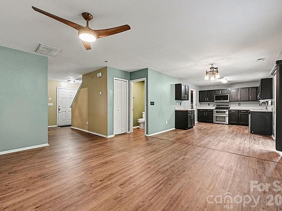 5th image of 9423 Swallow Tail Ln