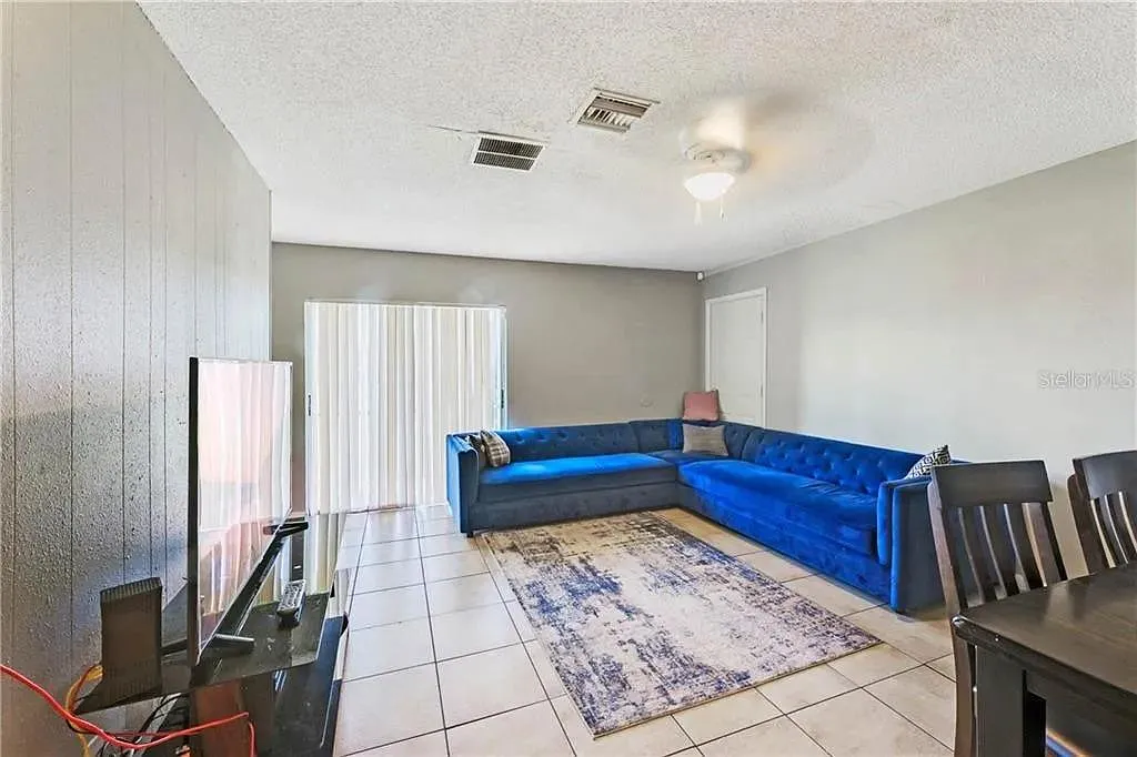 2 bed, 1.5 bath, 1000 sqft, $1,700 — Photo 2