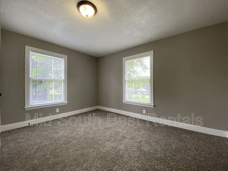 1616 Wright Ave — Photo 6