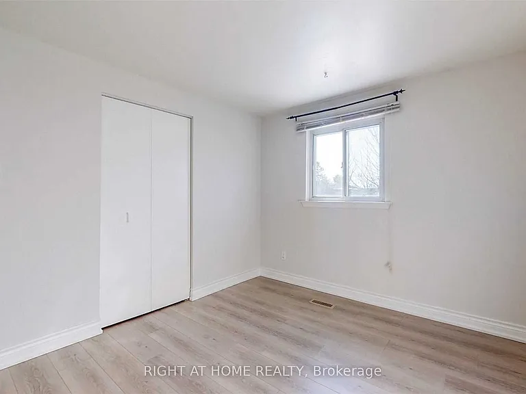54 Penwick Cres — Photo 18