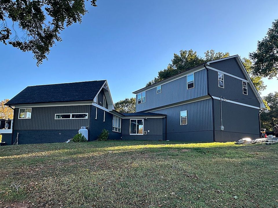 2nd image of 856 Edgewater Dr
