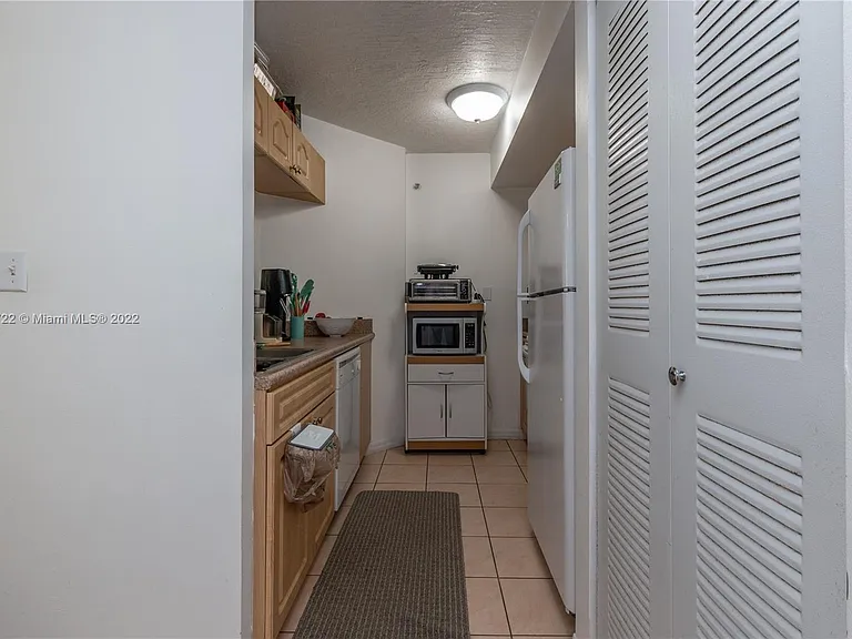 102 SW 6th Ave #202 — Photo 14