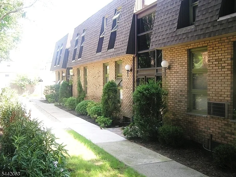 295 Claremont Ave #6 — Photo 1