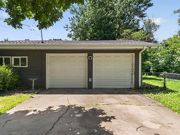5th image of 2207 S Florence Avenue