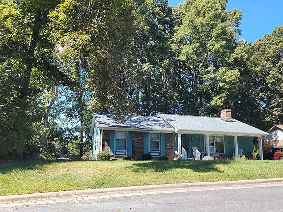3rd image of 3 Woodclub Ct