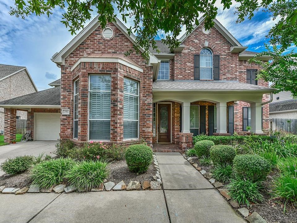 Welcome to 2911 Dixon!