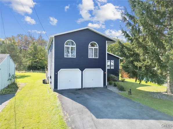 210 7th St, Liverpool, NY 13088