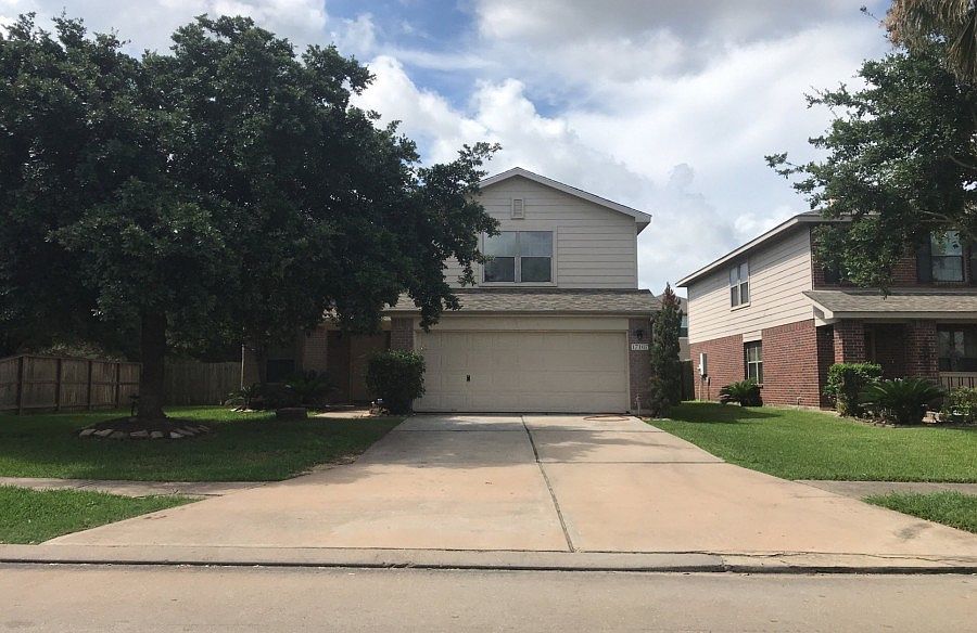 1st image of 17107 Hilton Hollow Dr