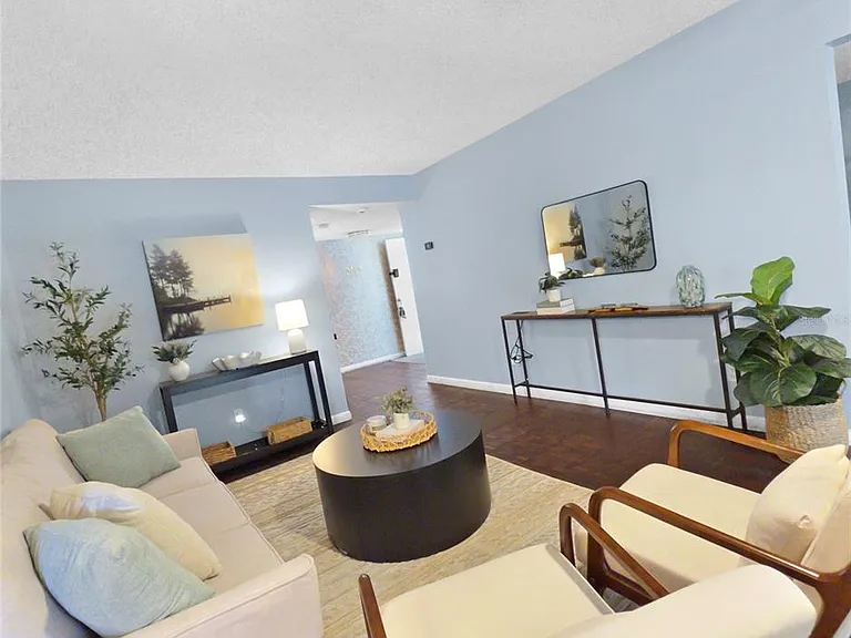553 Fairways Cir #B — Photo 3