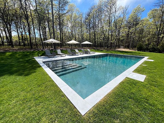 3rd image of 17 Broadwood Ct