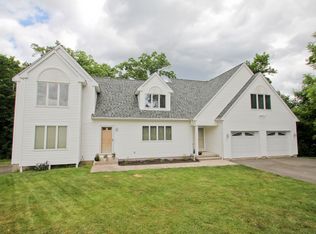 25 Lakeview Dr, Farmington, CT 06032