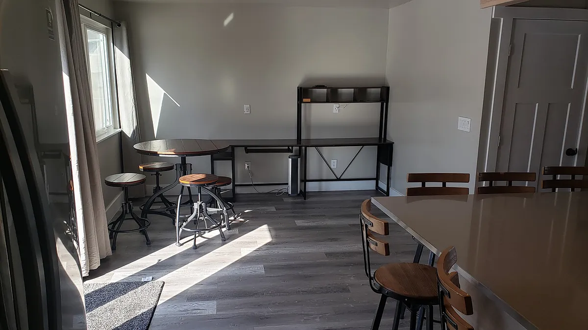 Building Photo - S 455 E