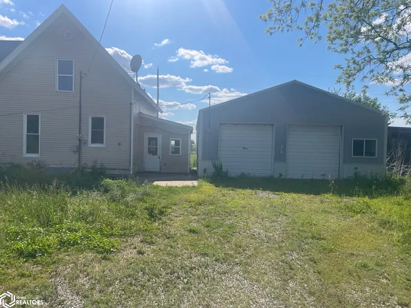 2902 Water St, Columbus City, IA 52737
