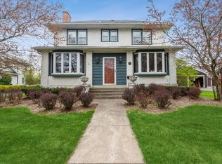 136 Washington Cir, Lake Forest, IL 60045