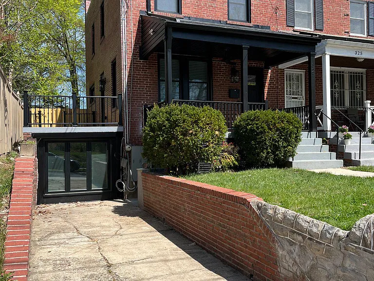 327 Whittier St NW #A — Photo 2