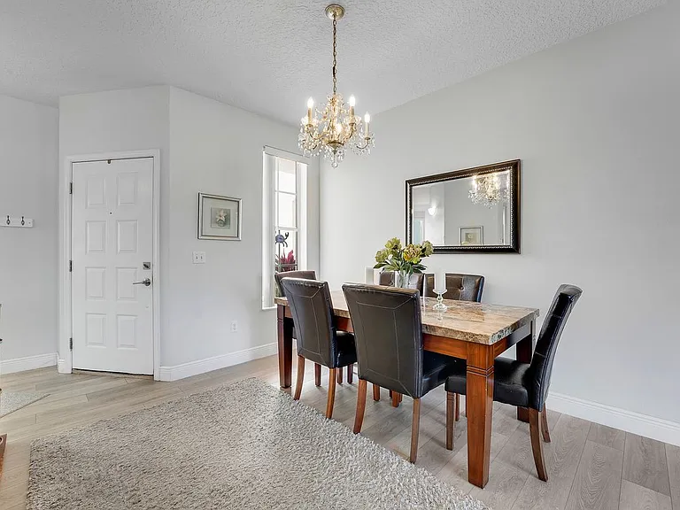 101 Muirfield Ct #C — Photo 2