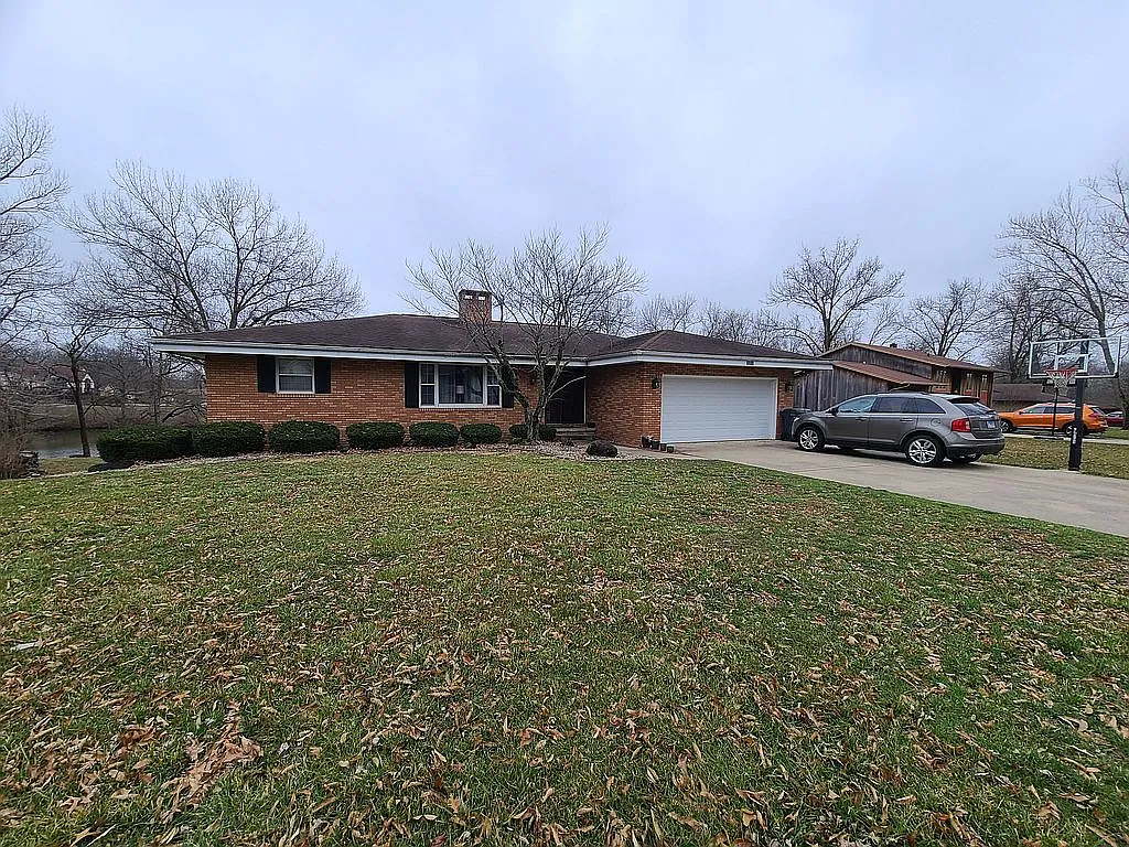 2213 Reynolds Dr photo 1