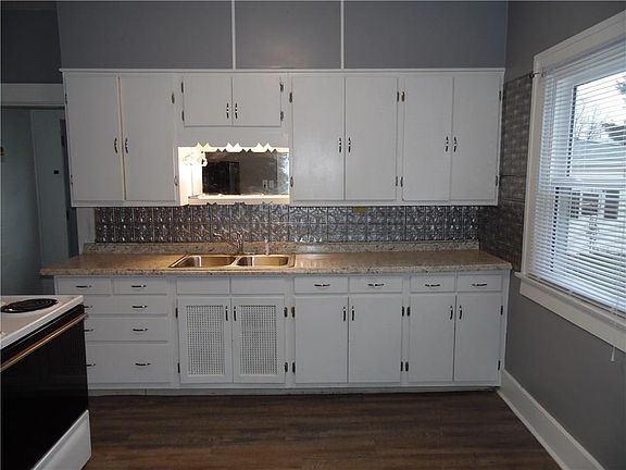 5th image of 130 3rd St