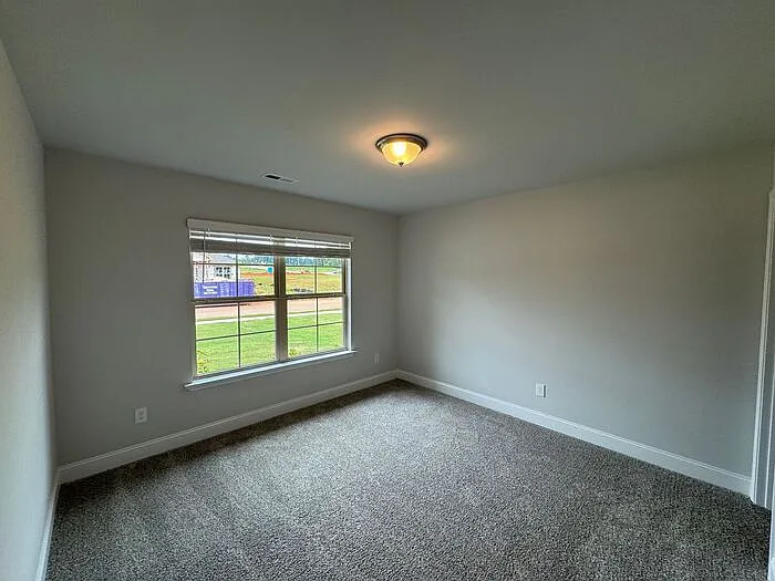 4 bed, 3.0 bath, 2200 sqft, $2,150 — Photo 4