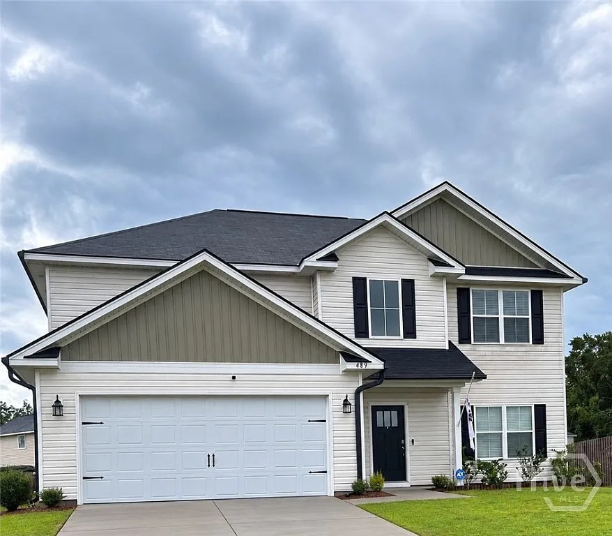 4 bed, 2.5 bath, 2259 sqft, $2,600 — Photo 1