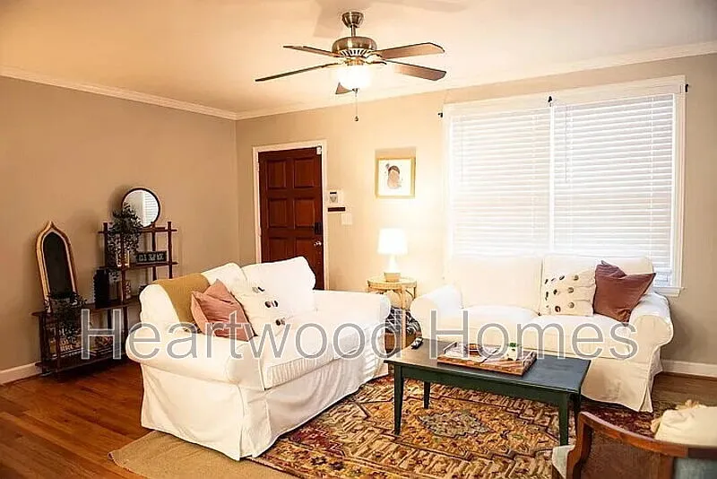 5 bed, 2.0 bath, 1833 sqft, $3,950 — Photo 4