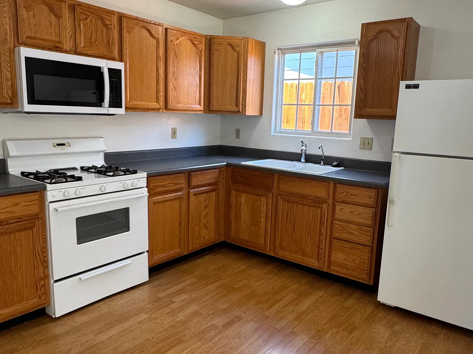 623 E Cypress St — Photo 4