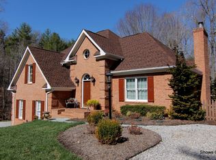880 White Oak Rd, Boones Mill, VA 24065