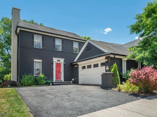 8 Bluffs Ct, Hamburg Boro, NJ 07419