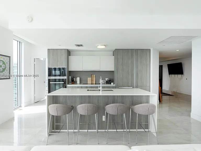 2900 NE 7th Ave #3007 — Photo 4
