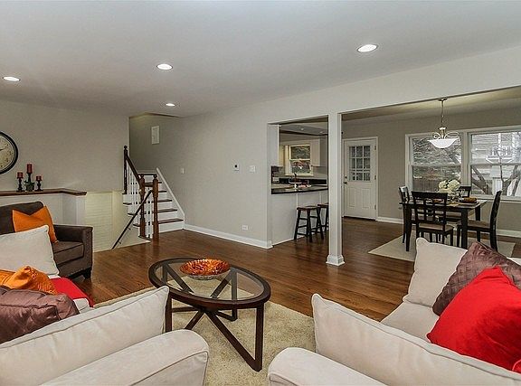 4th image of 5824 Lincoln Ave