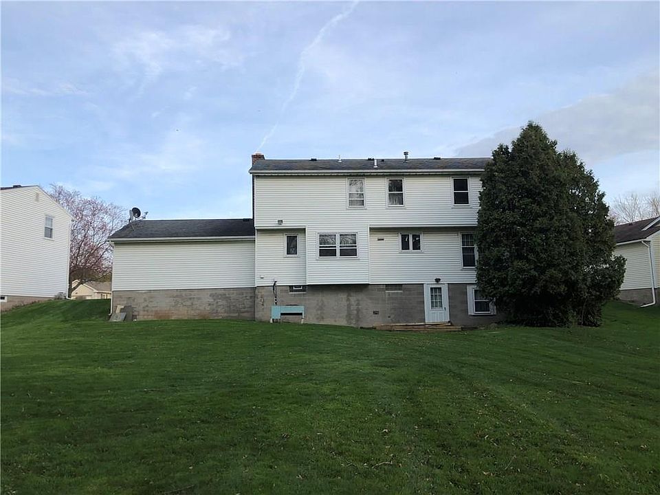 2nd image of 202 Applewood Dr