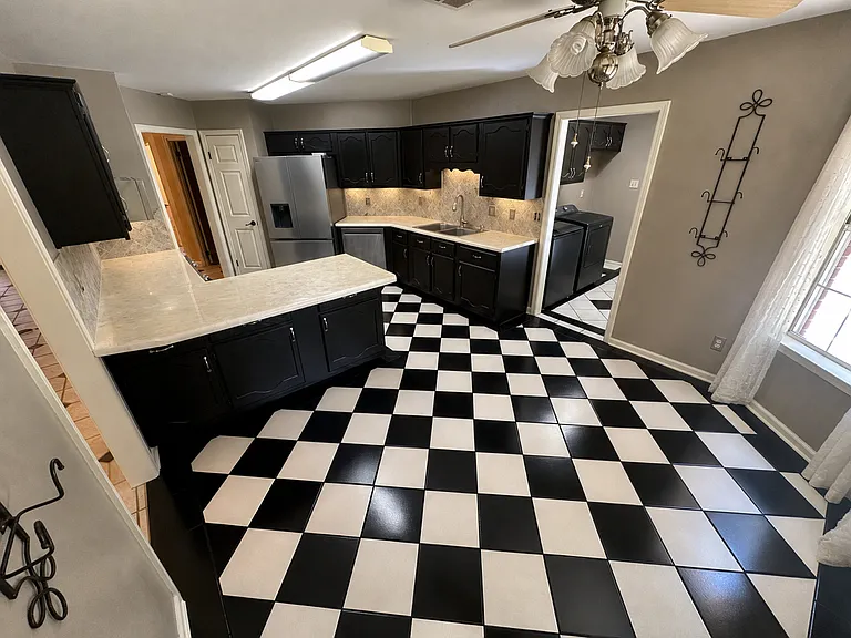 3211 Shadow Green Ln — Photo 9