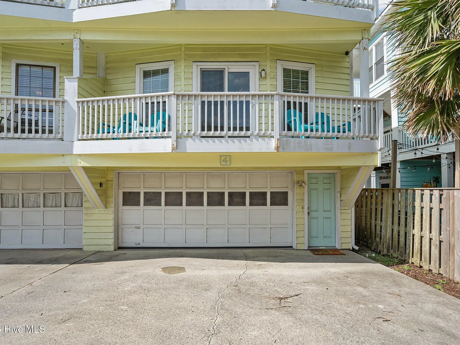 3 bed, 3.0 bath, 1232 sqft, $3,000 — Photo 2