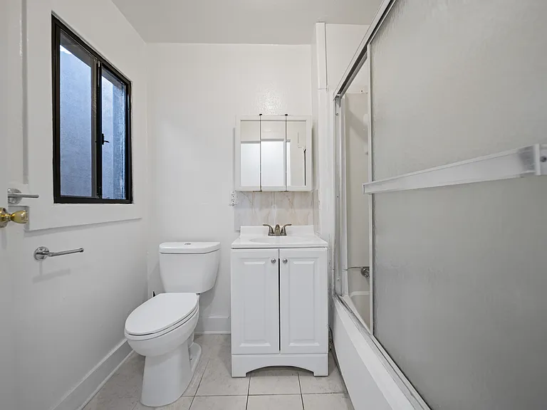 1033 N Edgemont St #1/2 — Photo 18