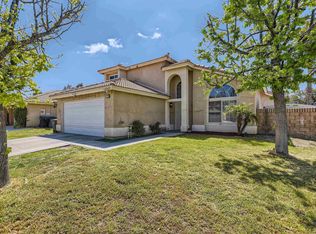 1050 Peacock Dr, San Jacinto, CA 92583