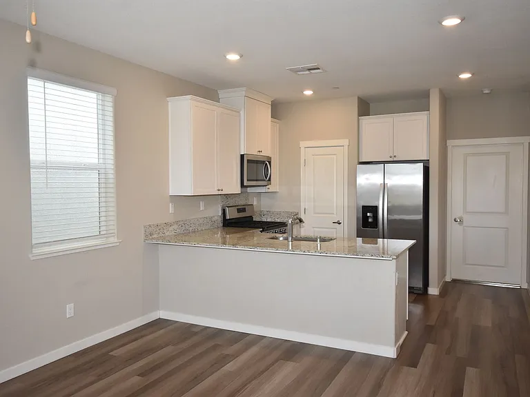 4097 Southampton St — Photo 7