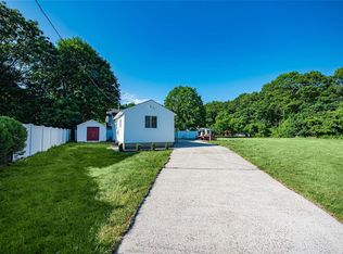 19 Richard Rd, Selden, NY 11784