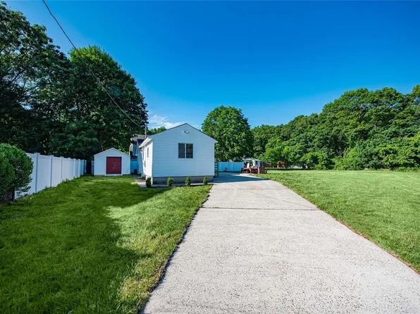 19 Richard Road, Selden, NY 11784