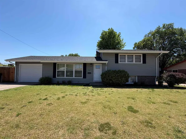 5925 Birchwood Dr, Great Bend, KS 67530