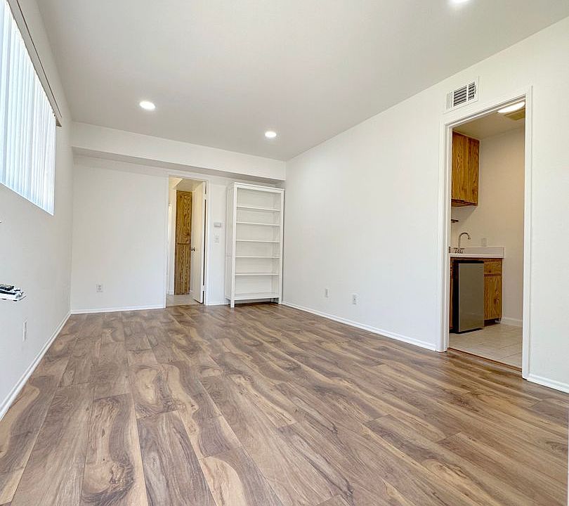 1st image of 5051 Dunbar Dr
