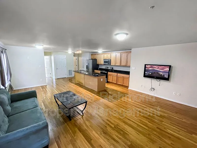 3 bed, 2.0 bath, 1200 sqft, $2,200 — Photo 2
