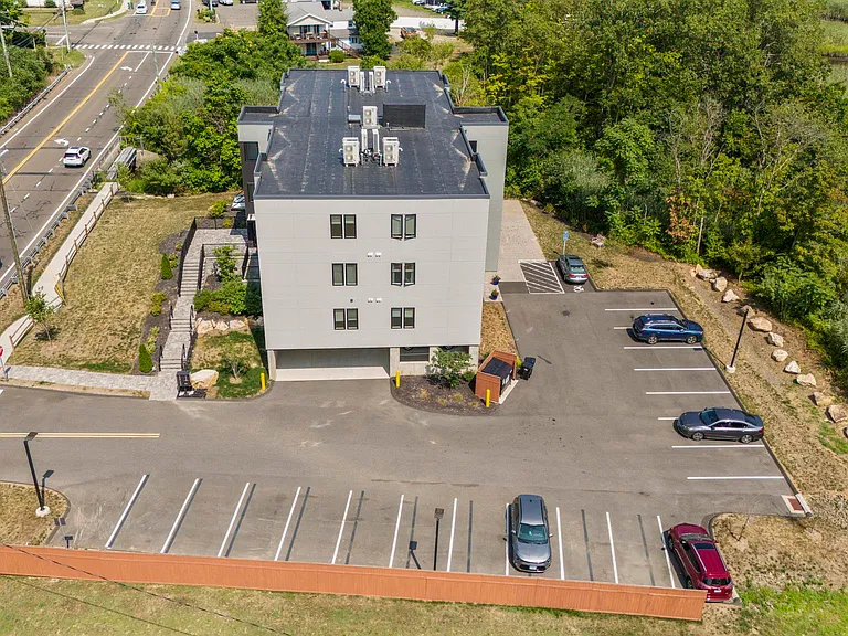 245 E Main St #1 — Photo 14