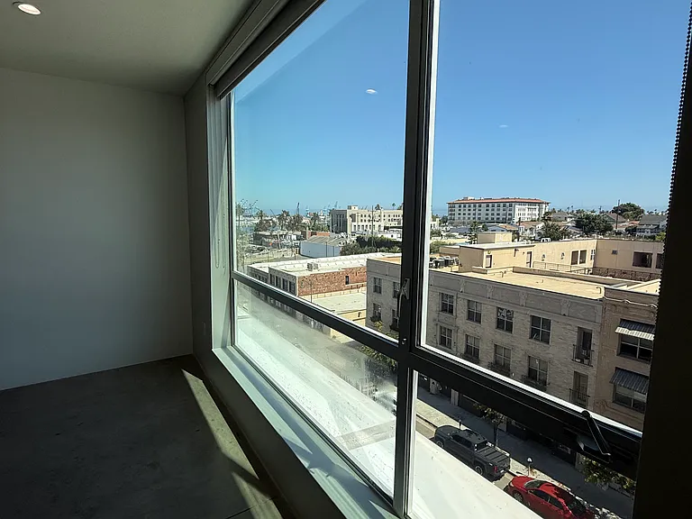 285 W 6th St #525 — Photo 36